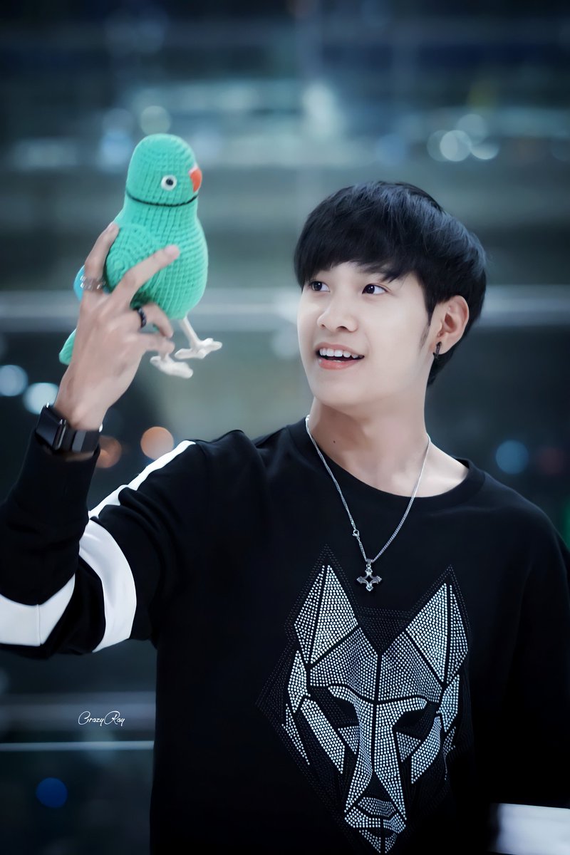 Ini kumpulan foto yang menurut gua singto gemes.Special tag  @_Neavy