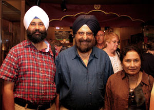 But soon after the publication of this article, relationship broke down between the 2 men. Kapany married and sailed to New York. After the birth of his son, he moved to Illinois, where he took a job at the Illinois Institute of Technology.