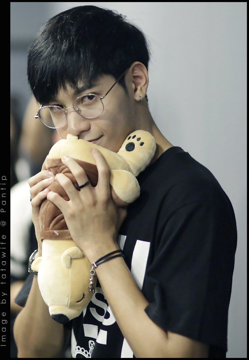 Ini kumpulan foto yang menurut gua singto gemes.Special tag  @_Neavy