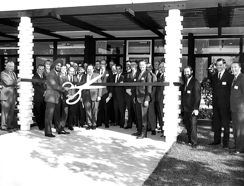 In 1960, he decided to start his own business and moved to the Indian techie hub of USA – Palo Alto. He secured VC funding and started Optics technology to commercialize his research. Check out the oversized scissors for ribbon cutting ceremony.