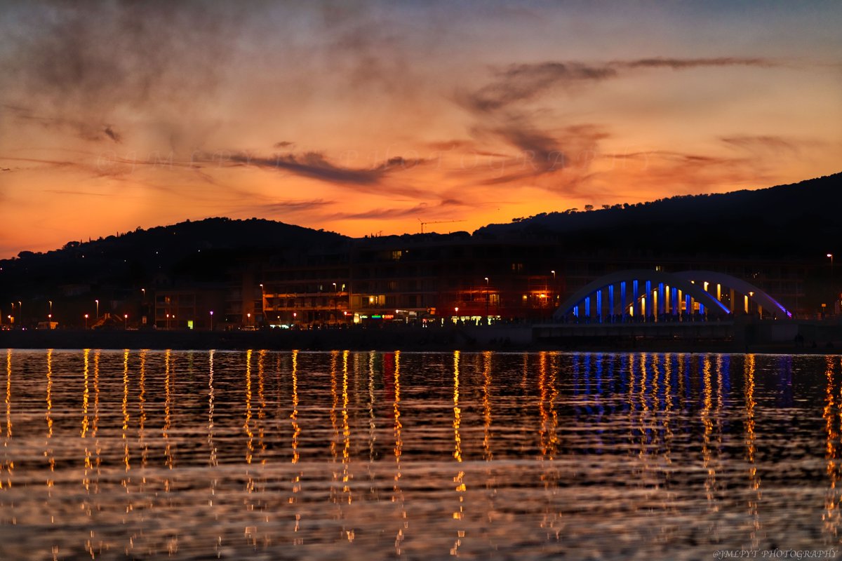 Sainte-Maxime by night 
#LeVarNaturellement #var #visitvar #regionsud #provence #cotedazurfrance #onatousbesoindusud #picoftheday #sainteMaxime #cotedazur #frenchriviera #travel #Tourisme