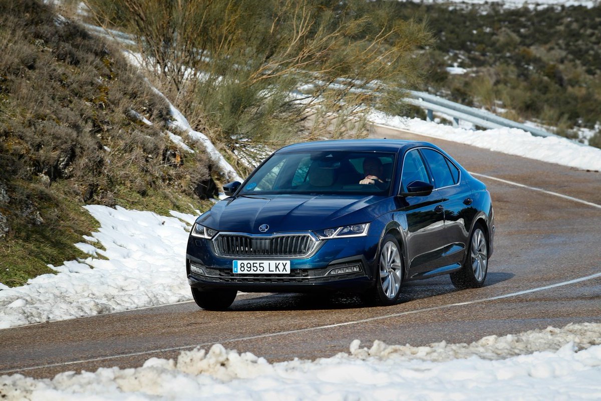motorpuntoes's tweet photo. Ya hemos probado el Skoda Octavia iV, y como regalo extra catamos el Octavia RS iV de 245 caballos. Te lo contamos todo sobre ellos.

No te lo pierdas ➡ https://t.co/NiFeZpow1R

#SkodaiV @skoda_es #OctaviaiV @skodaautonews https://t.co/BNJnDnjqFZ