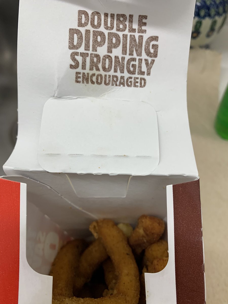 worryrock182's tweet photo. @BurgerKing very hard to double dip when you roll thru the drive thru on your way to work and no sauce was offered or given...so plain chicken fries for my lunch. #thirdshiftproblems https://t.co/cTdzhuOZDV