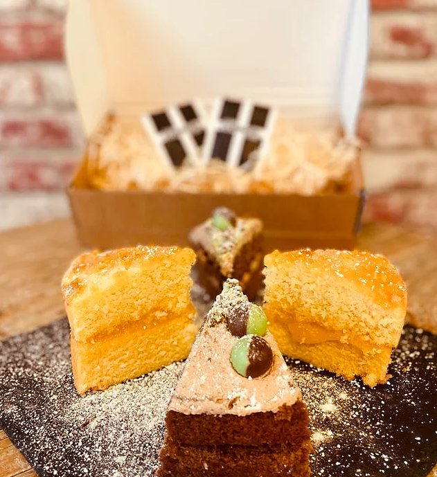 #cake delivery alert! <a href="/slypn/">SLYPN</a> members will be receiving cakes today in time for our coffee 'meet up' tomorrow ... thanks to our wonderful <a href="/slwcowen/">Sarah Webb (Cowen)</a> - look out for yours! From <a href="/coffeepotbude/">The Coffee Pot</a> in Cornwall to South London and beyond to cheer us up 😍