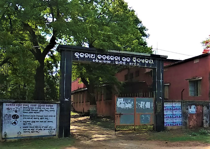 PSSOdisha's tweet photo. Mo School’s unique Student Adoption Programme is off to a flying start. Ms. Roopa Roshan Sahoo, IAS, Addl Secy to CM has adopted B.B. High School in Dhenkanal. Many others have already shown interest in this programme. Together, let us usher in a change.
@CMO_Odisha @SMEOdisha https://t.co/lZEfSVjPIt