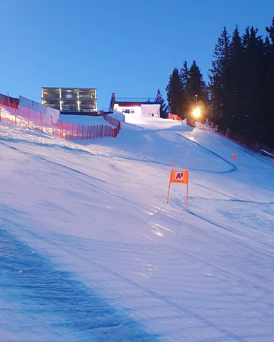 fisalpine's tweet image. 🐔It's business time! The "Kitzwoche" is really getting going now with the first Hahnenkamm Downhill today at 11.30 CET! 
#fisalpine