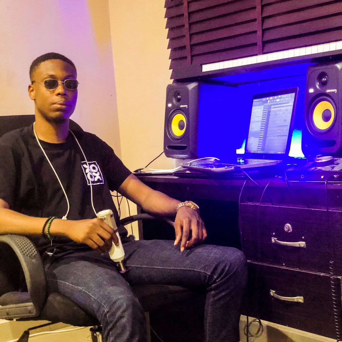 beatsbypope's tweet photo. As I’m in the mood to share JPEG’s, meet a few amazing artists I work with.
@godkenan @Jaymusiik and @gudiee_robinn https://t.co/d8h0irQt9r