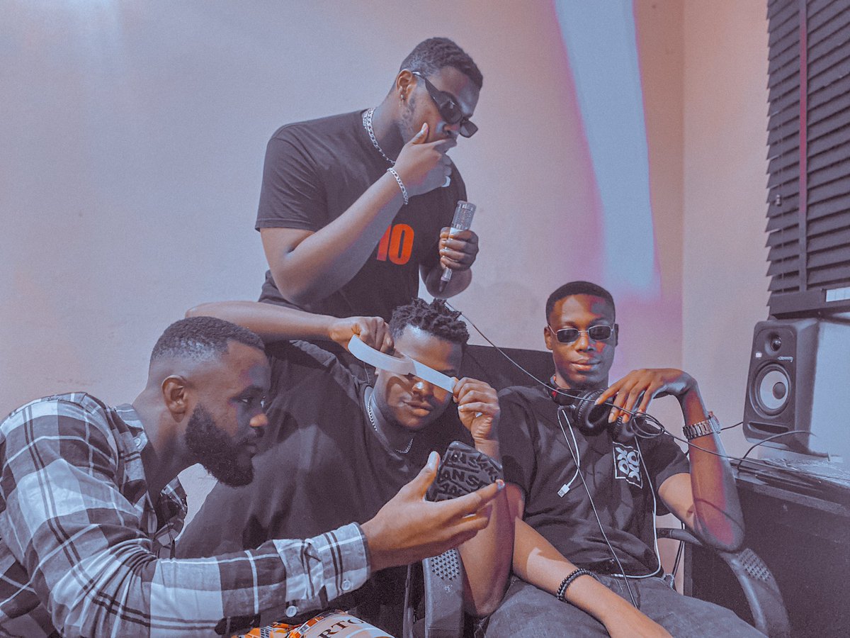 beatsbypope's tweet photo. As I’m in the mood to share JPEG’s, meet a few amazing artists I work with.
@godkenan @Jaymusiik and @gudiee_robinn https://t.co/d8h0irQt9r