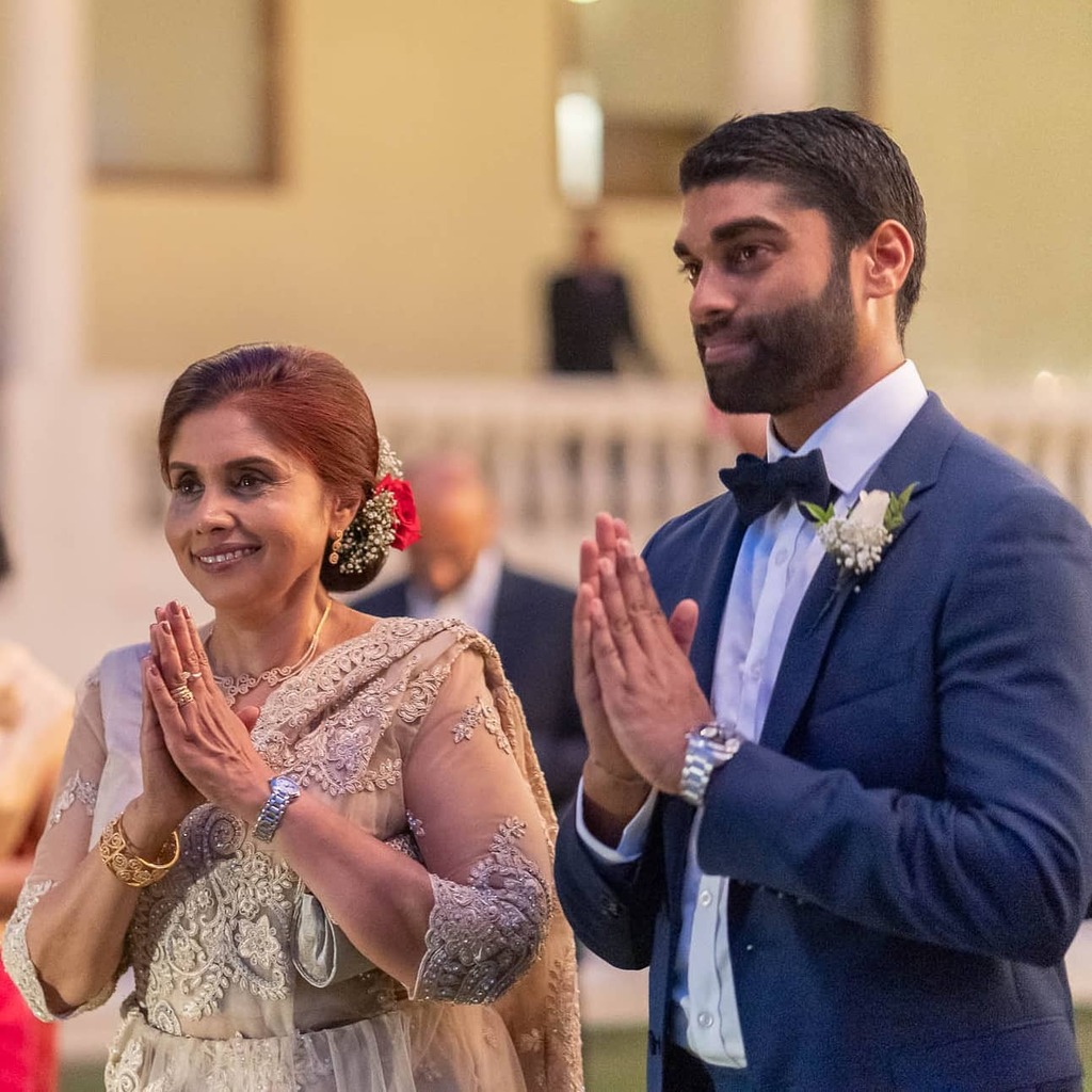 EventzNTrendz's tweet image. "Ayubowan 🙏🏼"
Mother &amp;amp; Brother of the Bride
Wedding Coordinator @eventzntrendz 
#Wedding #Weddingwelcome #Weddinggreetings #Greetings #Ayubowan #Motherofthebride #Brotherofthebride #Asianwedding #Srilankanwedding #Srilanka #Eventplanner #Eventcoordinator… instagr.am/p/CKVo-aHhwXY/