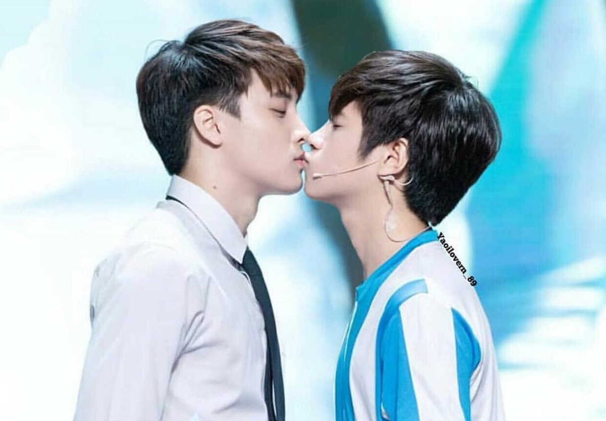 momsmoonpie's tweet photo. ตาสบตาสื่อใจกัน ไม่เห็นต้องพูดอะไรกัน，เพียงเรายังมีกันจากนี้ไป，อีกนานแค่ไหน เส้นทางจะแสนไกล，ไม่ว่าอะไร เราจะเดินไปด้วยกัน
很忙很累的时候，看你们一眼图就能充满电重新出发，让我们长长久久一起走下去吧💙💚
#TinCan3rdAnniversary https://t.co/gHec0WBV0b
