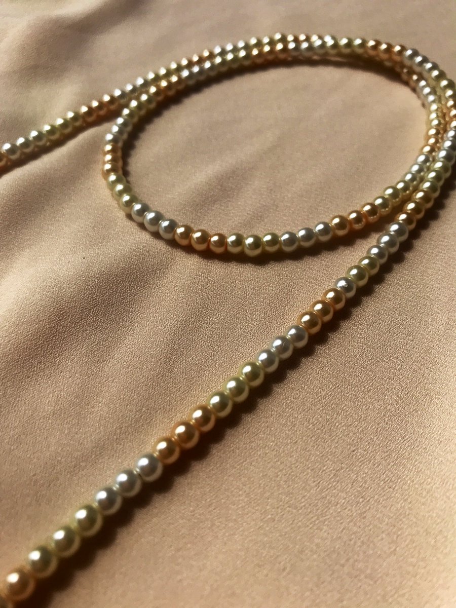 SloppyCrafts's tweet photo. Venus Tri-Colour Face Mask is now available in two options—copper lobster hook (RM14) and gold-plated lobster hook (RM19)

If you love subtlety, this mask chain is for you 🤍🤍🤍

Length: 23 inches

DM to place your pre-order 🌙 https://t.co/BPZredovHy