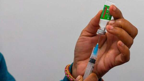 livemint's tweet photo. Saudi Arabia, Brazil set to get vaccines as India begins exports

https://t.co/4Wu6fXD8ww https://t.co/oBgGXgj9Kc