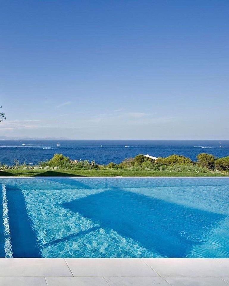 A #luxury #holiday villa rental available next summer in Saint Tropez!

Details: Info@experiencethefrenchriviera.com

#travel #vacation #france