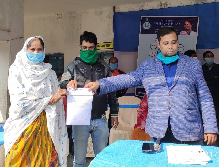 STehatta's tweet photo. Various benefits distribution at camp of
#2KotirDuareSarkar of Tehatta II block. https://t.co/coaro7CO7D