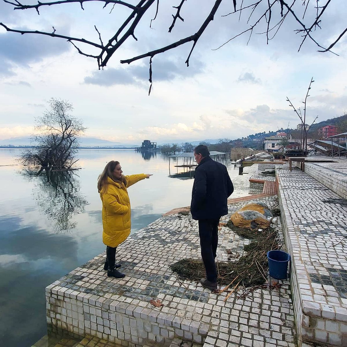 AngoniMajlinda's tweet photo. #PrefekturaShkoder, të angazhuar në terren vijon të monitorojë nivelet e ujrave në #Obot #Shiroke si dhe në hidrometrat #UraBunës, duke bërë një vlerësim dhe interpretim të të dhënave hidrike. Situata po monitorohet nga strukturat tona hap pas hapi 🚑🚒🚔
@PuneteBrendshme https://t.co/886eFVjxja
