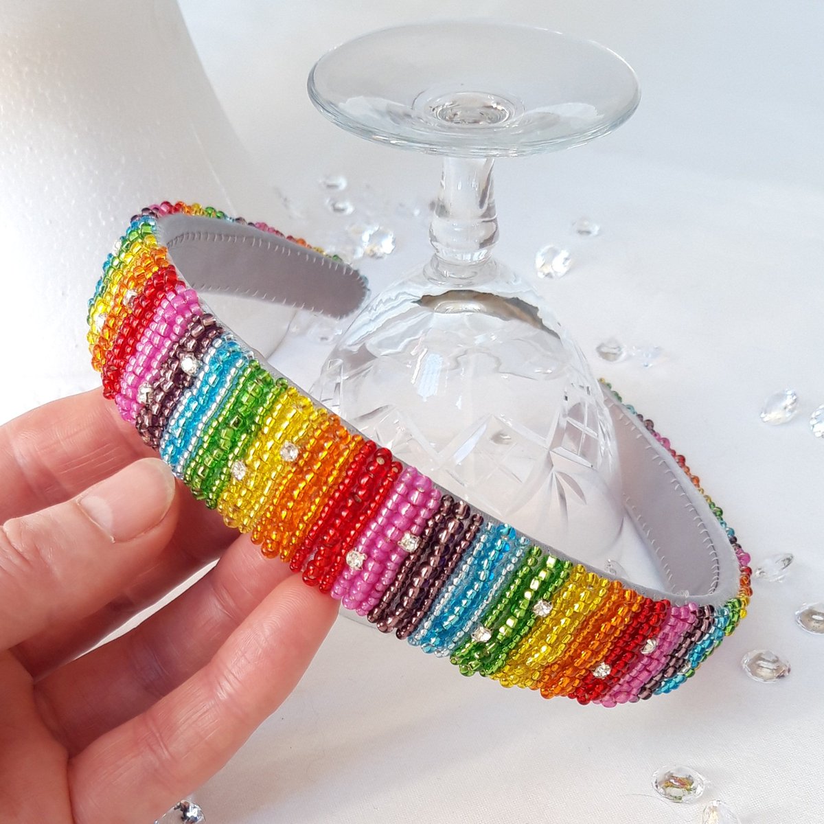 Cheryls_Jewels's tweet photo. Morning #earlybiz something bright for you today🌈 The wide band rainbow headband. Handstitched for that personal touch https://t.co/jG6Lt99kvv #tbch #rainbow #headbands #hairstyle #giftideas https://t.co/Ux6mc0jf8X