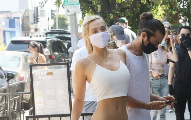 Pretty Alexis Ren Spotted In #Jeans, Out In LA - glamistan.com/gossip/pretty-…
#AlexisRen #Candids #Denims #Hollywood #LosAngeles #Model, #Gossip