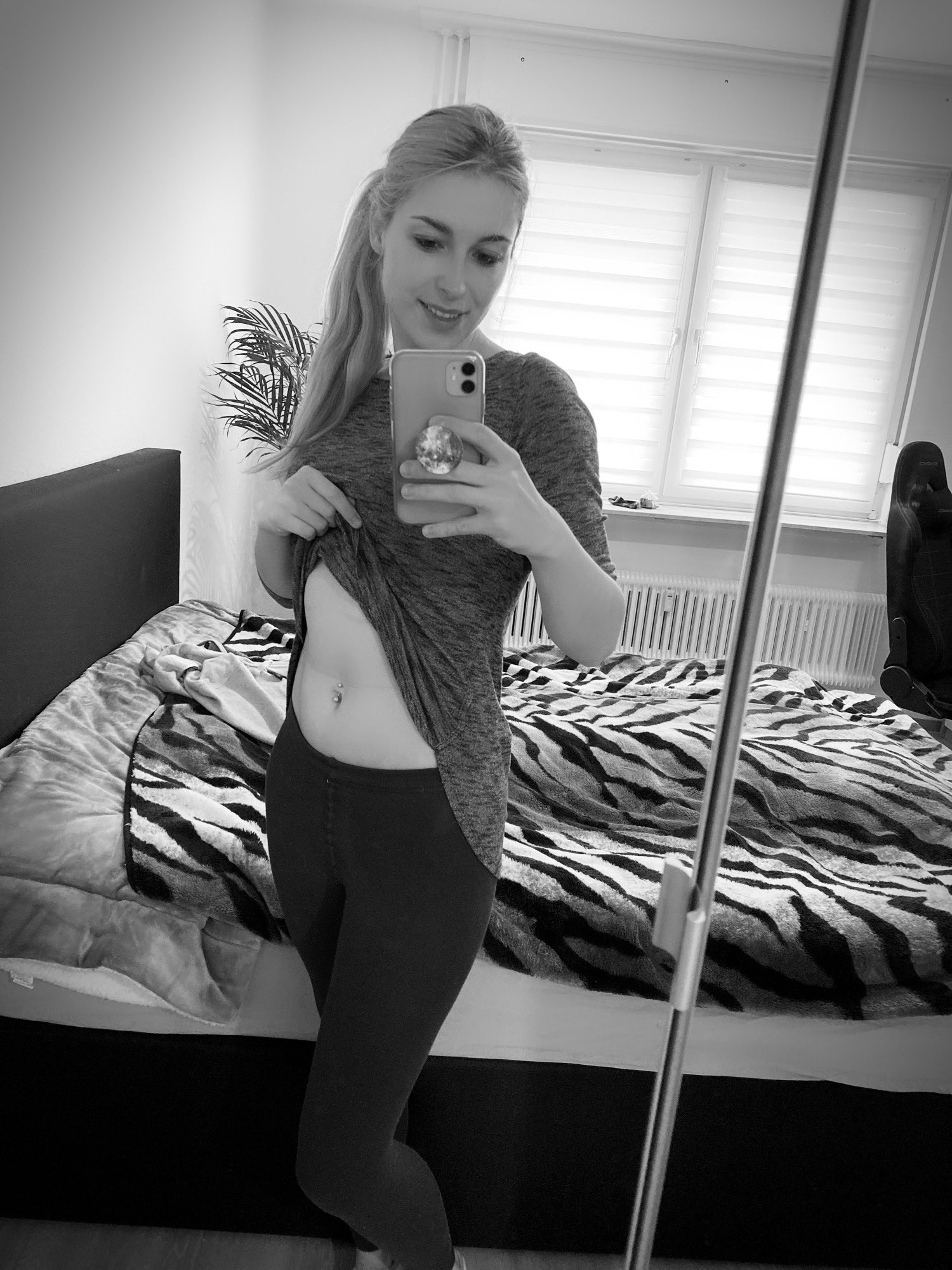 X-এ Nele-Sweet official: Happy Weekend gewünscht :) #weekend #bauchfrei  #cute #nelesweet #model #selfie t.coNqSvxKk3mg  X