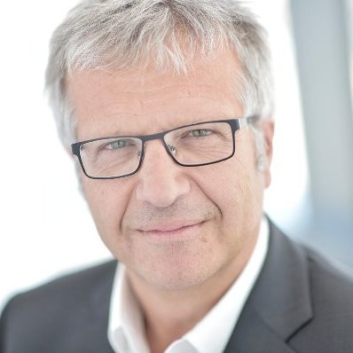 Mr @Serge_Morelli succède à Mr @SarciaClaude 
à la présidence du Syndicat National des Sociétés d’#Assistance. « J’ai à cœur de représenter à mon tour les membres du #SNSA pour poursuivre la valorisation de notre #profession dans sa dimension #économique et #sociale». #nomination