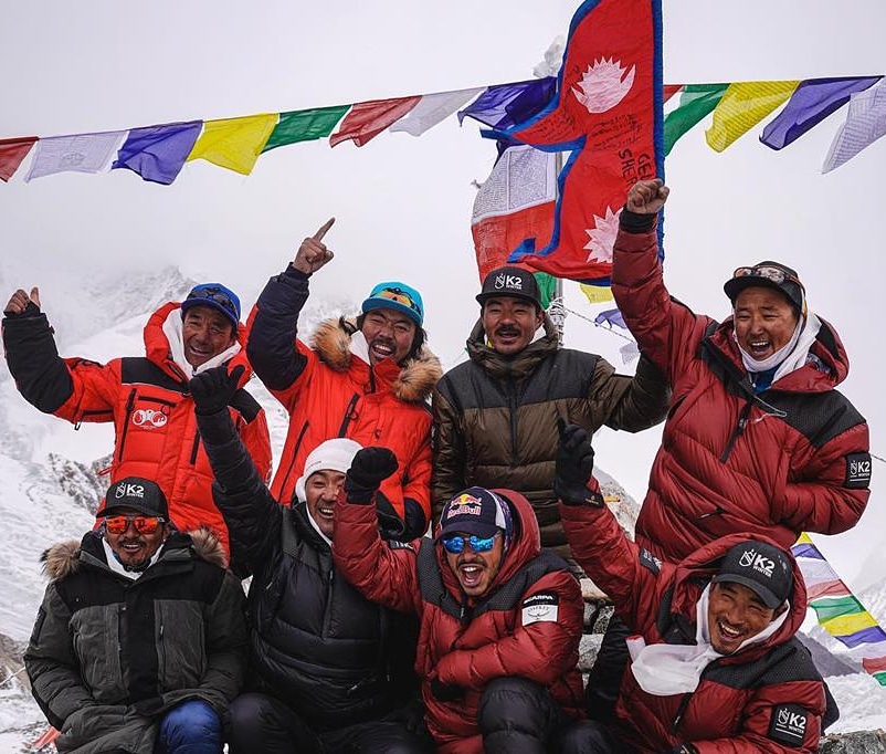 Scalata al #K2 | sportallarovescia.it/sar5/attualita…
Sabato 16 gennaio da un gruppo di sherpa nepalesi ha completato la prima ascensione invernale riuscita sul K2. La cosa ancor più interessante e nuova è che non c'è stato un individuo singolo che ha dichiarato "mea per me" alla vetta.