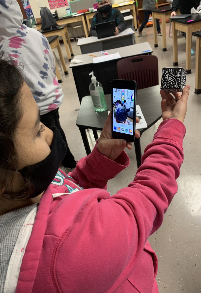 SciwithPie's tweet image. Teaching about the Earth Layer’s went a little bit different this year but there was jello, apple demo, and with the help of @MergeVR a little bit more exciting! @Lockhart_JH #earthlayers #sciencefun