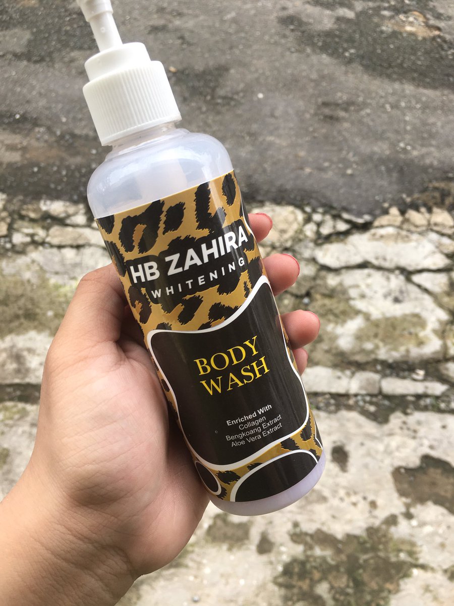 Untuk shower aka sabun mandinya aku pakai sabun by Hb zahira, ini aku pakai biar sisa sisa kotoran dibadanku hilang