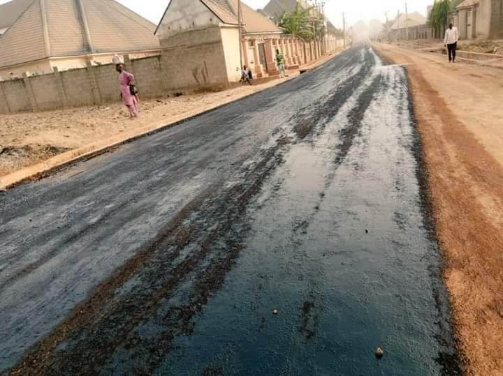 Priming and Asphalt work is in progress at FRCN Road, Malali-Ungwan Dosa.
#KadunaUrbanRenewal
Thank you @elrufai @Dattijo @samuelaruwan