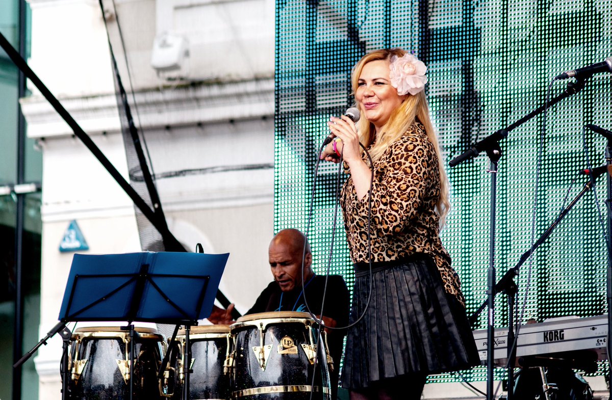 BrazilicaFest's tweet photo. Marissa Camacho (Brazil) with Roberto Val (Keys) and Roger Conga (Percussion) performing on our Williamson Square Stage, Brazilica Festival (2014)
@MARISSA 📸 Julie Tyrer
#Marissa #MarissaCamacho #RobertoVal #RogerConga #WilliamsonSquare #Stage #Performer https://t.co/CRy9dwzx2J