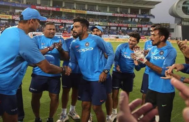 RaviShastriOfc's tweet photo. Find of the tour for shoring up the bowling attack the way he did - Mohd Siraj. He fought through personal loss, racial remarks and channelised them to find home in the team huddle 🇮🇳 https://t.co/qkzpXgqQiX