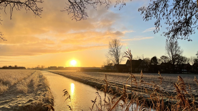 We krijgen al prachtige foto's binnen voor onze fotowedstrijd 'natuur' zoals bijvoorbeeld deze magische zonsopgang. Heerlijk dat het langzaam weer langer licht wordt 😍. Heb jij al een mooie foto ingestuurd? Doen hoor 😊. ringfoto.nl/fotowedstrijd-…