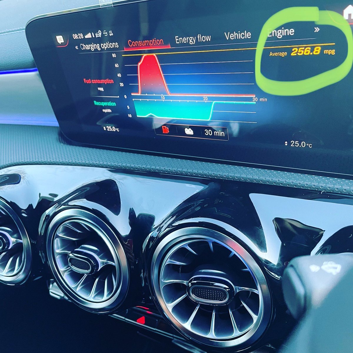 VIPmerc's tweet image. What a daily commute looks like in a Mercedes Hybrid 🔋 🚘 contact us now for latest offers 📞