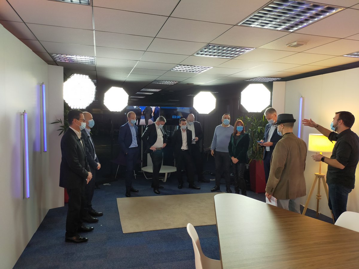 Dernier préparatifs avant le lancement de notre Grand Live #Axamaville du réseau AEP avec plus de 700 conseillers et mandataires d'assurances connectés..👏👏
<a href="/guiborie/">Guillaume Borie</a> <a href="/cognetti1967/">Cognetti</a> <a href="/NadinePichon/">Pichon</a> @franckfiegel <a href="/marcsalembier/">Marc SALEMBIER</a> @EricFuchs