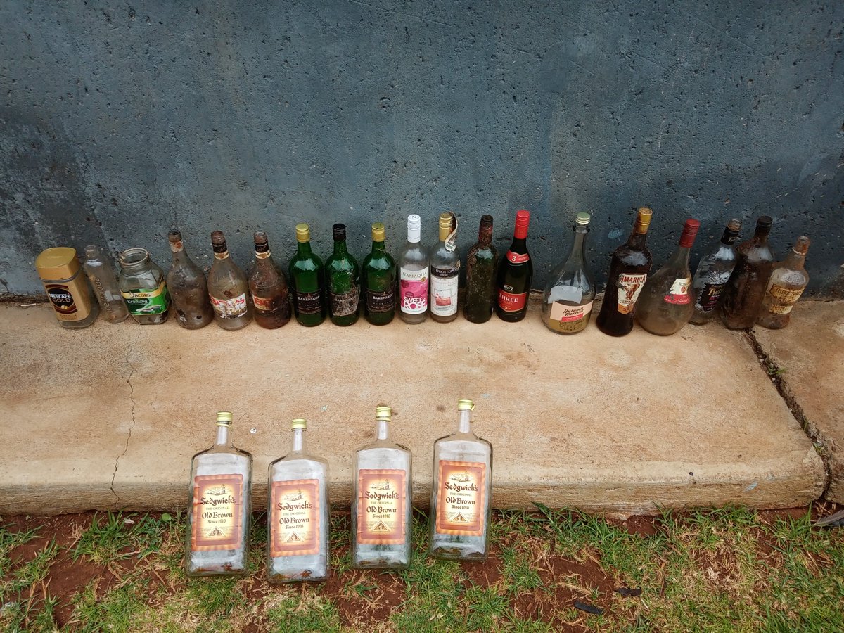 MonyamaneL's tweet image. Mzanzi is alive with possibilities . What started as a fun , playing with bottles and wool is now transforming people`s room to another level . Thank you South Africa .