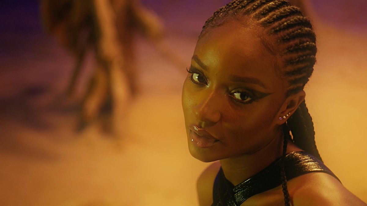 ClashMagazine's tweet image. The sensational @ayrastarr is our Track Of The Day...

Mellifluous, dynamic, and hugely creative, 'Away' is a slice of alt-soul that speaks to the heart.

Watch the video first on Clash!

clashmusic.com/news/track-of-…