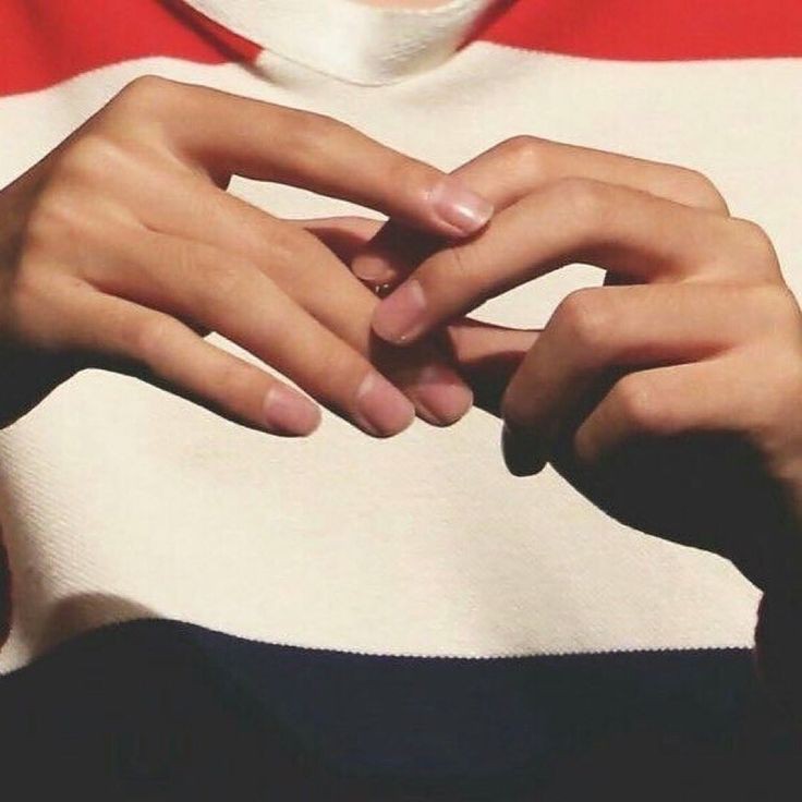 Taehyung's fingers are so long and beautiful