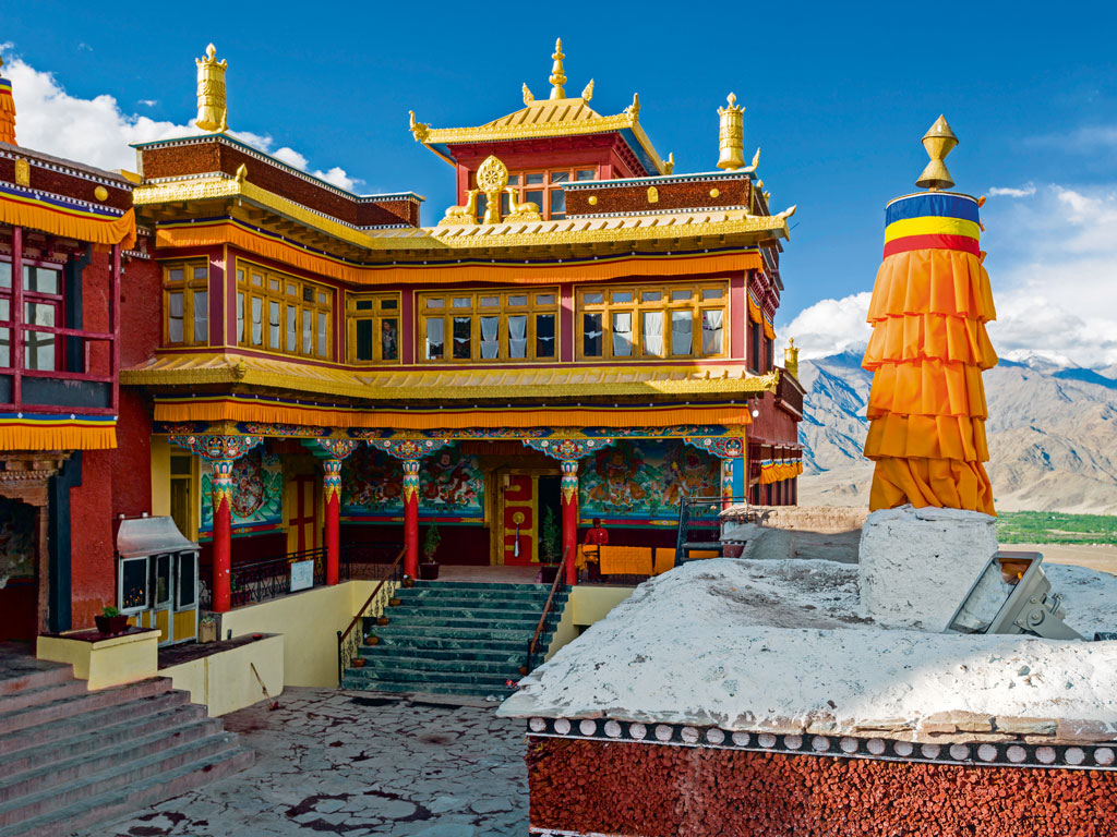 NGTIndia's tweet photo. At the #MathoMonastery in #Leh, a #French restorer trained locals to reinstate centuries-old #Buddhist paintings, to display in a museum built to protect the history and culture of the people of #Ladakh.
https://t.co/LLuZuggL56 https://t.co/om0ZHILeYJ