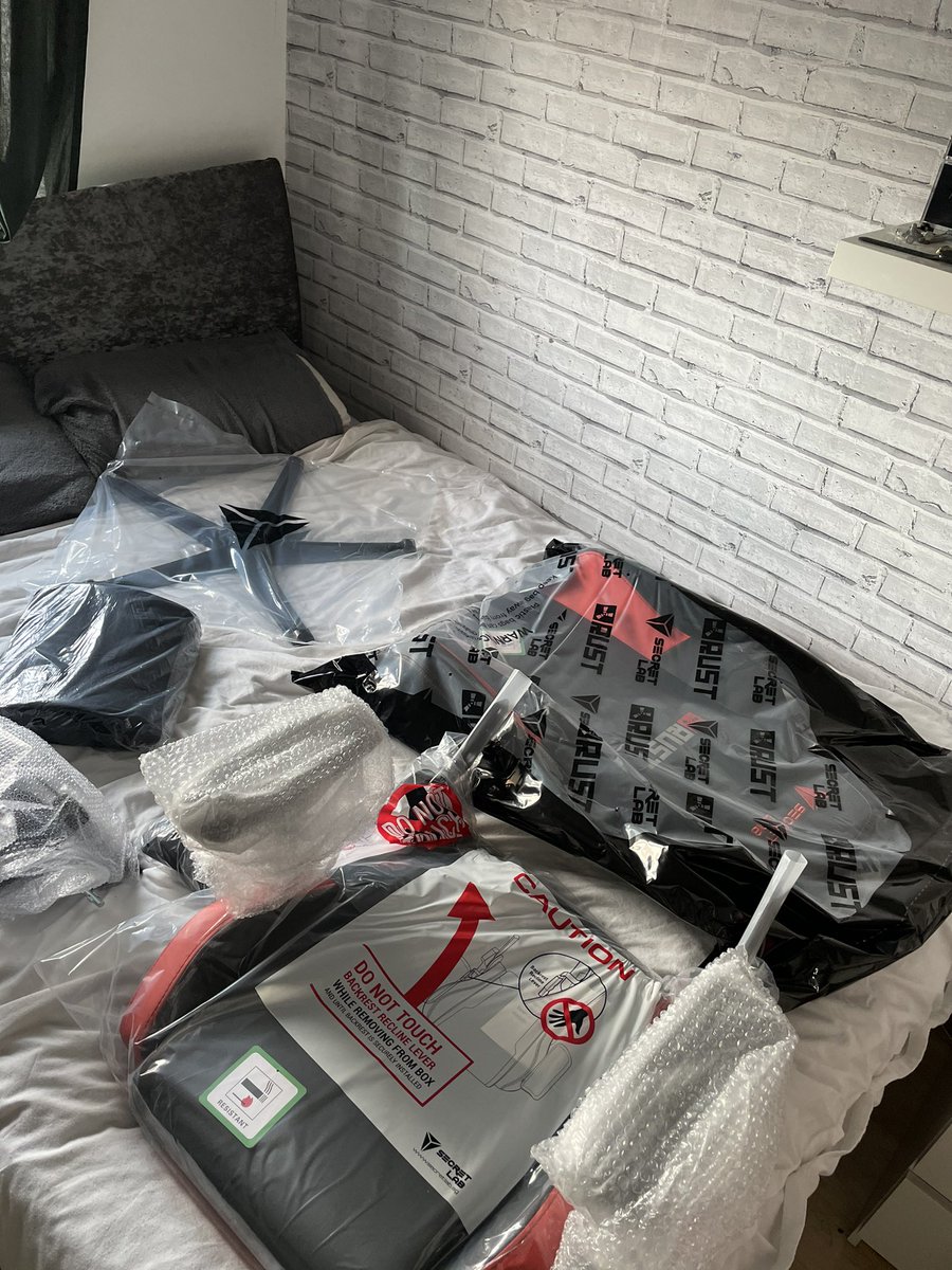 ChesRust's tweet photo. @playrust @secretlabchairs 😍😍😍 https://t.co/P6QAgrgnum
