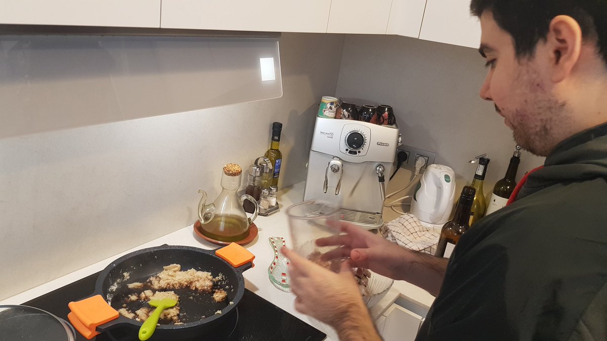 g00dpau's tweet photo. @XeoNBTY mi cocinero favorito https://t.co/mEOKz0ojJ4