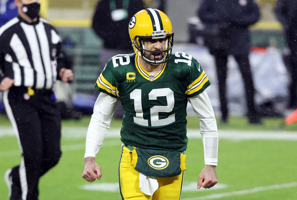 PFF's tweet photo. 🔸 Aaron Rodgers 2020
🔸 Patrick Mahomes 2018
🔸 Tom Brady 2007
🔸 Dan Marino 1984

Which legendary QB season was the greatest? 🤔 ⬇️ https://t.co/QchcuayGTn
