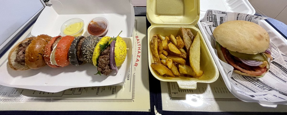 Hoy en casa se come #DeepHarlemByRentero y #PlanA de <a href="/FreakBurguerInt/">FBI Murcia</a>