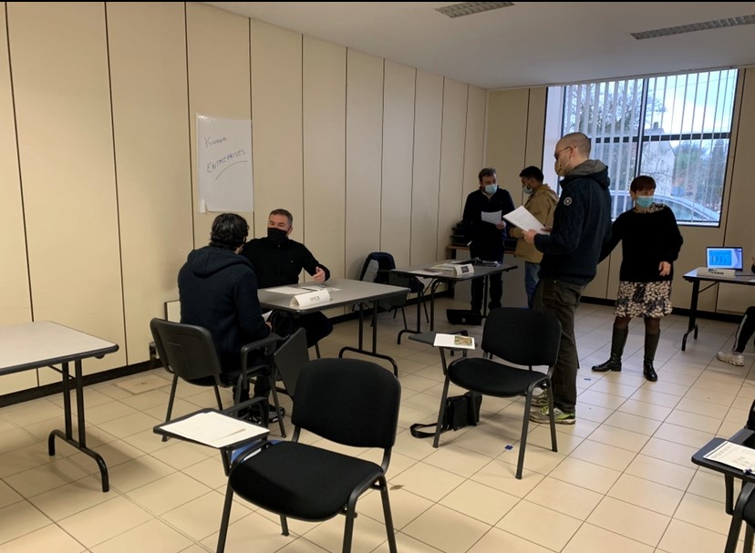 FTravail_NA's tweet photo. [#TousMobilisés] Le secteur du #Bâtiment recrute en #Dordogne - 42 CDI ! Les équipes de #Bergerac ont présenté les opportunités d'#emploi et les formations aux jeunes du territoire. Envie de découvrir ces métiers ? 🎧 le podcast #1MinutePourLEmploi ▶️ https://t.co/dwrd2u0QO0 https://t.co/5bDJtjQ5ky