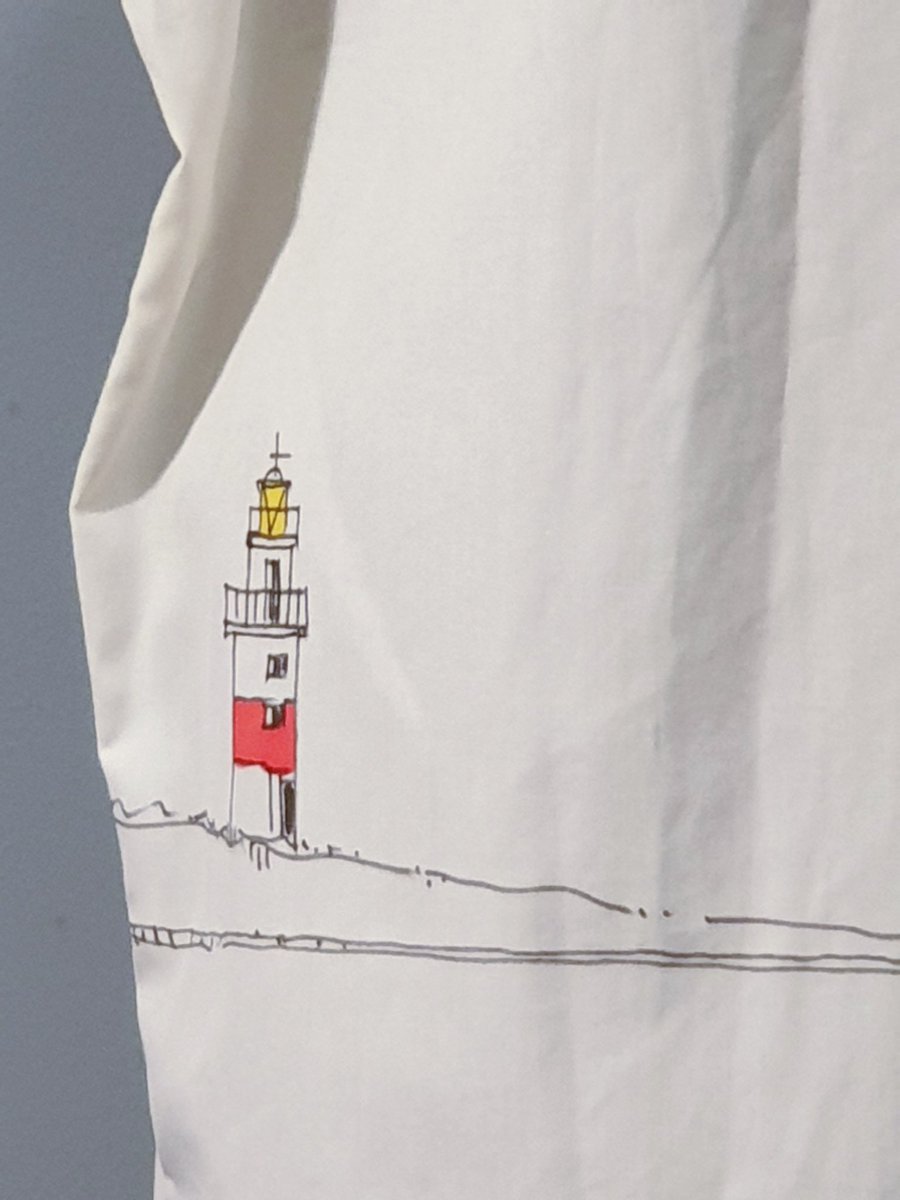 49_razones's tweet photo. Obra: “Mirando al mar soñé”
Artista: Nanda Cabaleiro
Fotógrafa: @BeatrizcClara 
#49razones #49Razóns 
Un atardecer, cuando salimos después de un día de playa, miramos la línea del horizonte y volvemos a soñar... Tenemos todavía muchos deseos por cumplir
#coruña #sostenibilidad https://t.co/NX7VPpuf5F