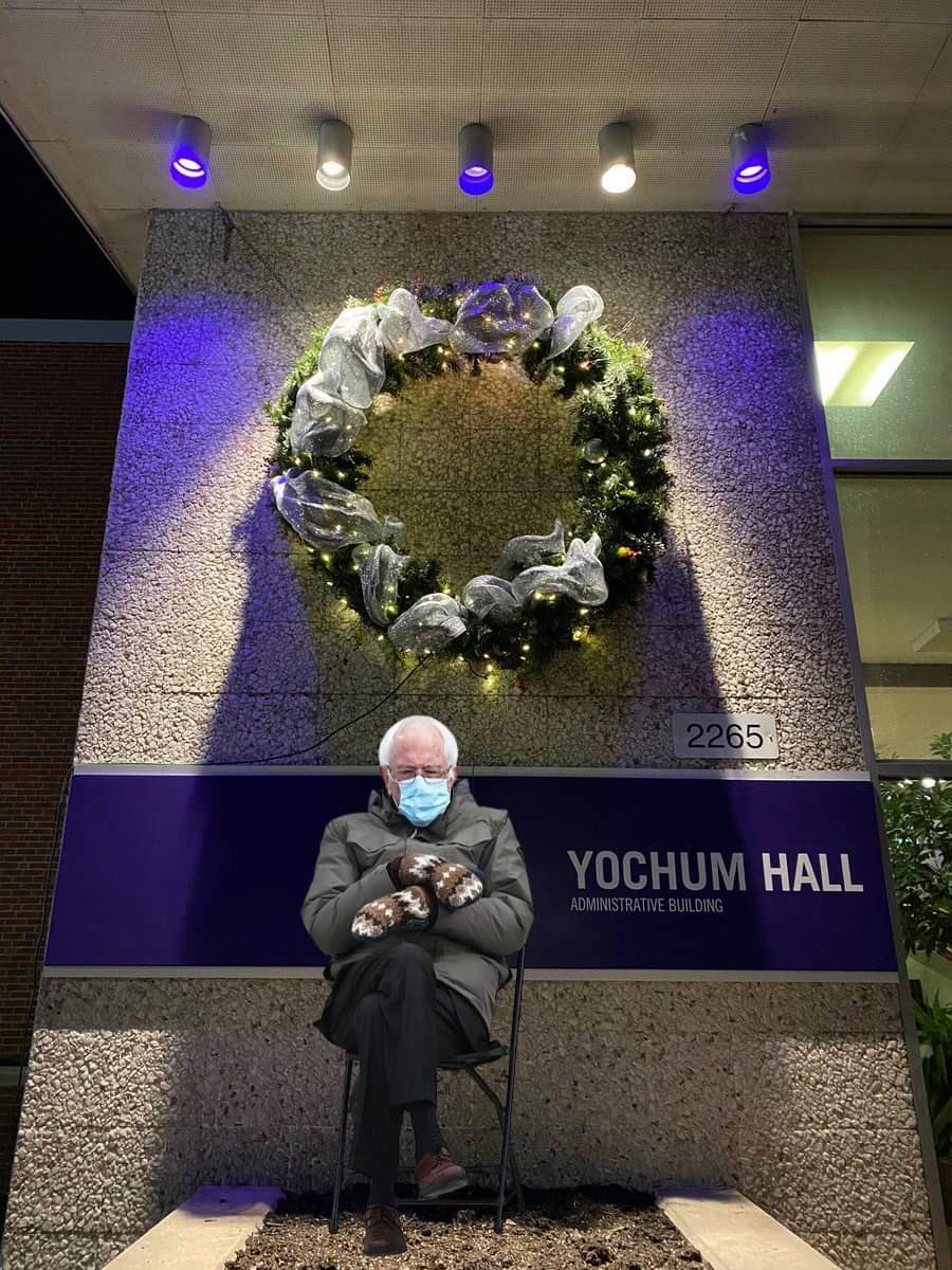 Capital_U's tweet photo. Happy Friday! It's a cold one out there today #CapFam, stay warm! https://t.co/AhH9W4dV1X