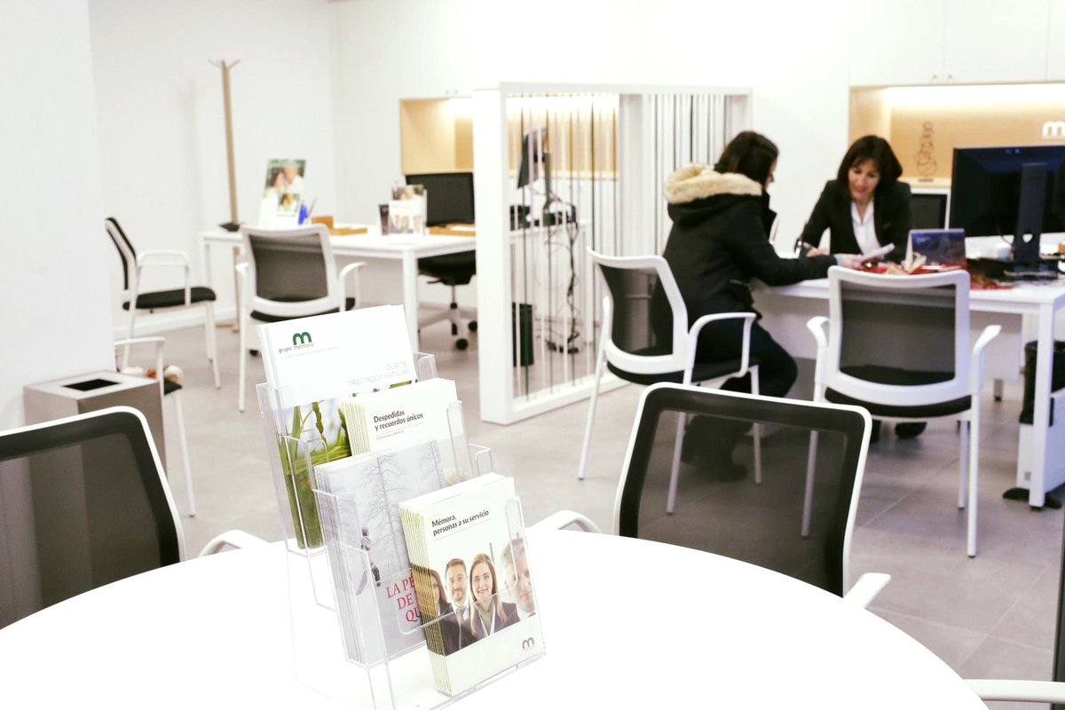 'Se podrá escapar de nuestras vidas, pero jamás de nuestros corazones'🌹💔
En <a href="/GrupoMemora/">Mémora & Fundación Mémora</a> no solo se ocupan de quien se va, también de quienes se quedan, acompañando a las familias durante todo momento y ofreciendo la mejor despedida de sus seres queridos.

#QuedamosenLosPorches