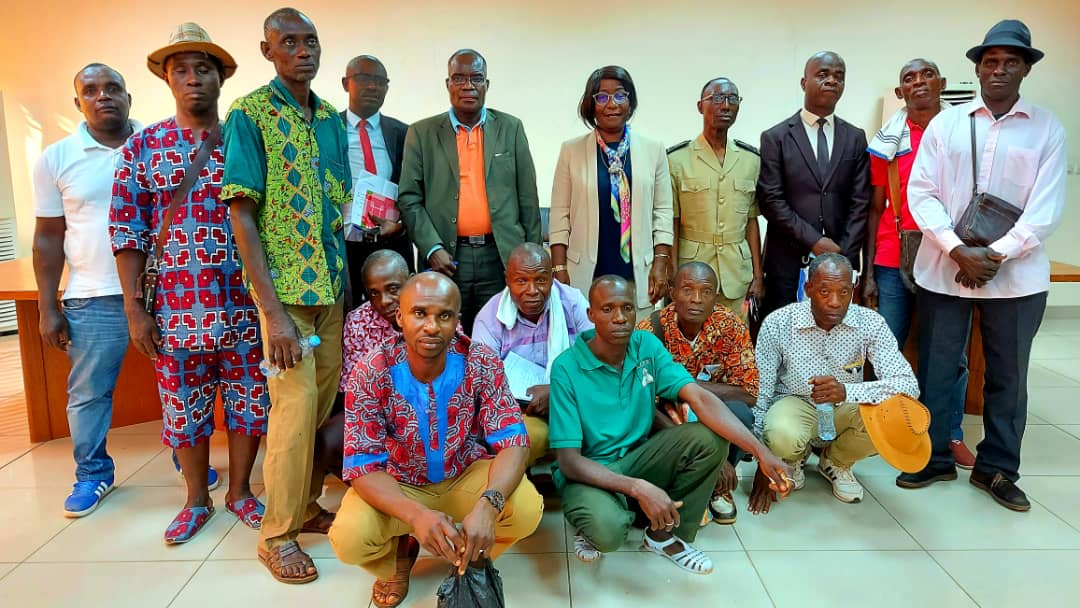 La Secrétaire d'Etat chargée des Droits de l'Homme à Gagnoa pour échanger avec les jeunes et des leaders des partis politiques pour préserver paix et la cohésion sociale. #sedhci #cohésion Sociale #Paix #LegislativesCi2021