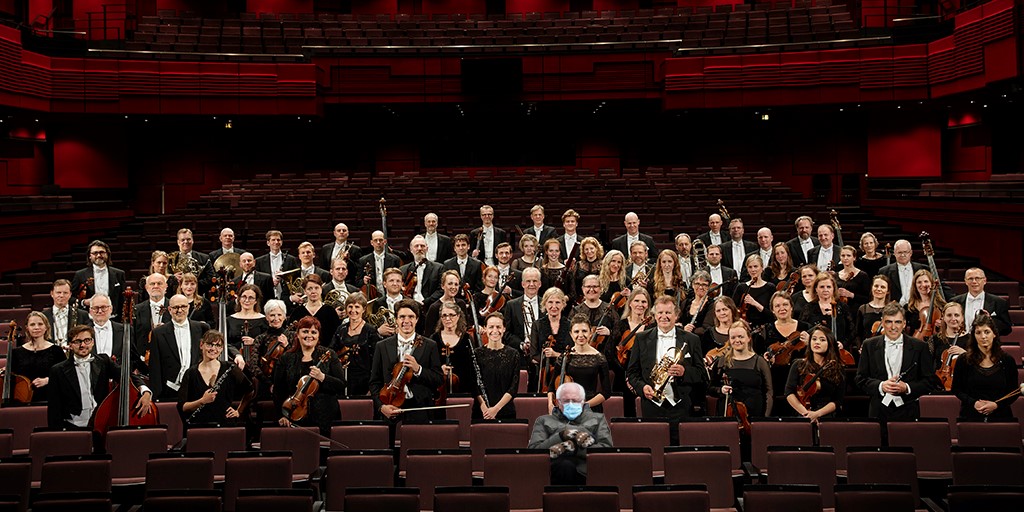 #BernieSanders with <a href="/IcelandSymphony/">Iceland Symphony Orchestra</a> at #Harpa #Sinfó