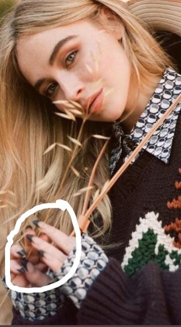 More proof the photoshoot of a magazine cover and the photoshoot of skin happened 3 month ago