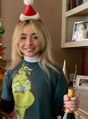 Plus sabrina has bangs now