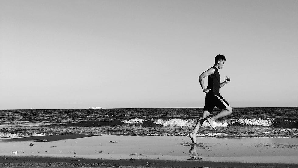 ¿Caminar o correr? Conoce qué es mejor.

Correr y caminar son actividades naturales y muy saludables que se pueden practicar casi a cualquier edad.

Sigue leyendo: malbugercentrodeportivo.com/caminar-o-corr…