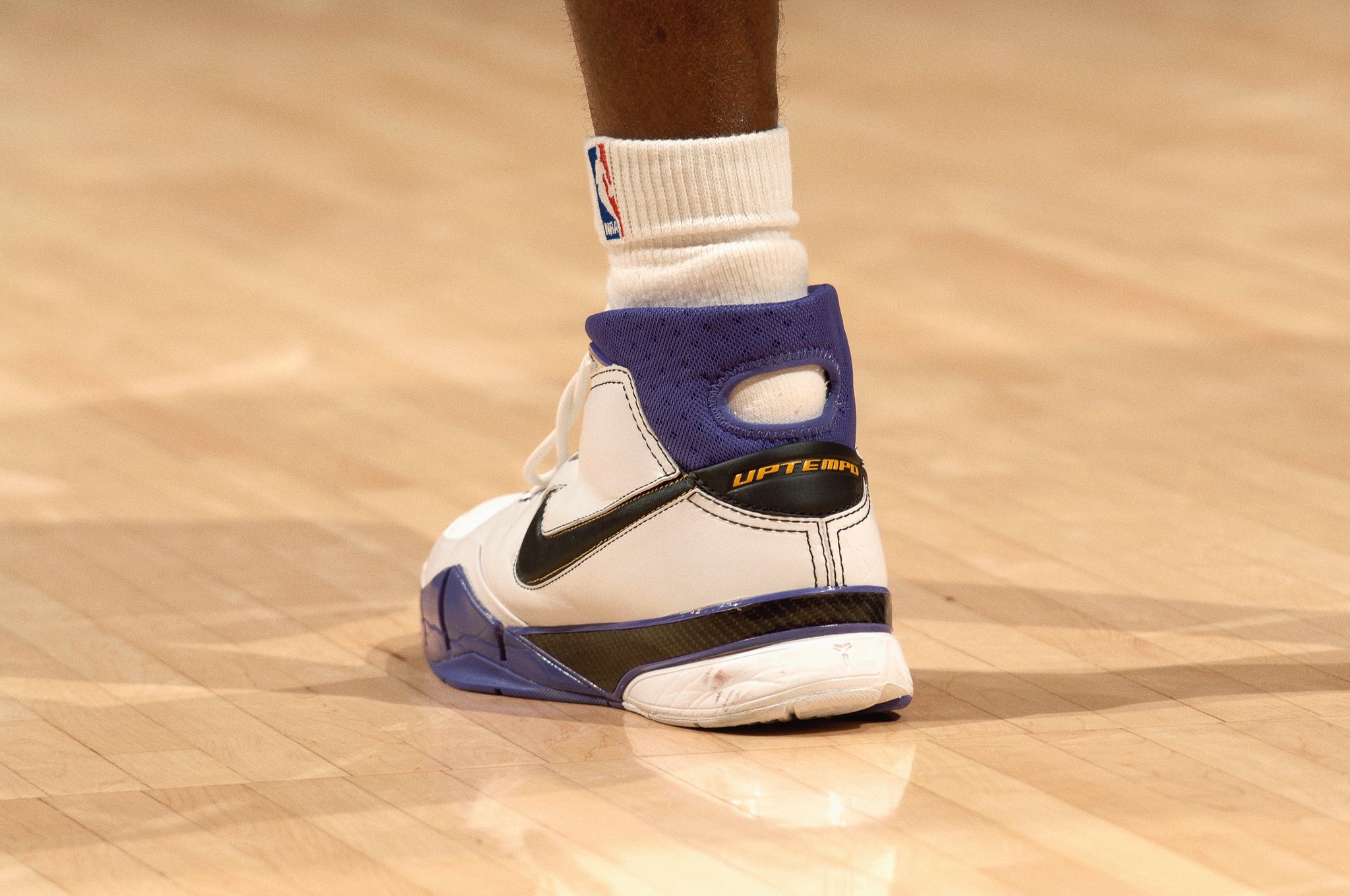 B R Kicks on X 15 years ago today Kobe Bryant scored 81 points against the Raptors wearing the Nike Kobe 1 https t xLnQ3VkkZC X